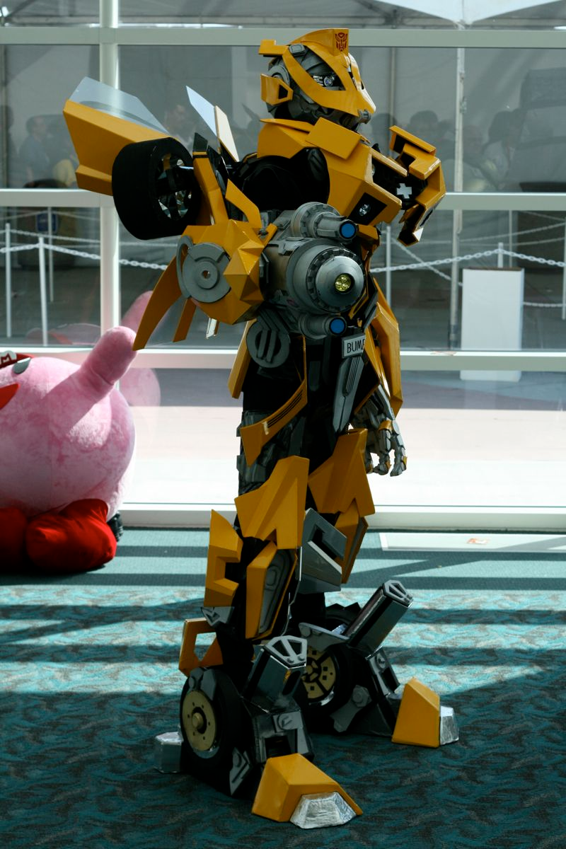 Illustration for article titled Comic-Con Bumblebee: The Coolest Car Costume Ever!